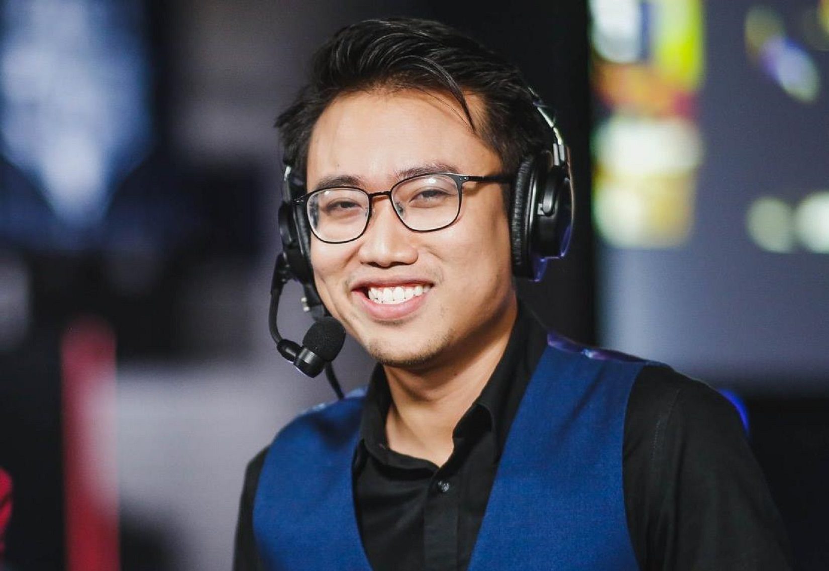 But Caster Hoàng Luân remains optimistic and believes that VCS teams will overcome difficult times - source: FBNV