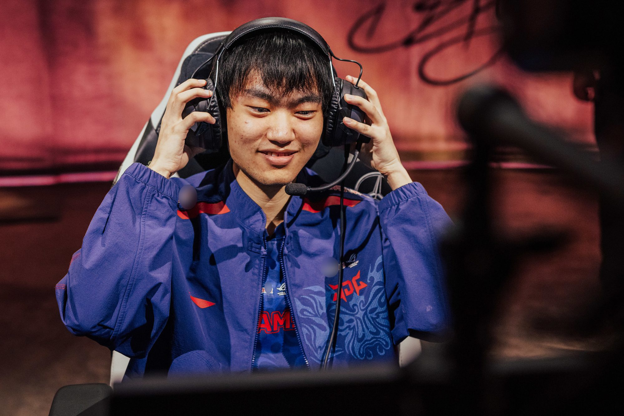 JDG concluded the first match of the Group Stage without any surprises - source: LoL Esports