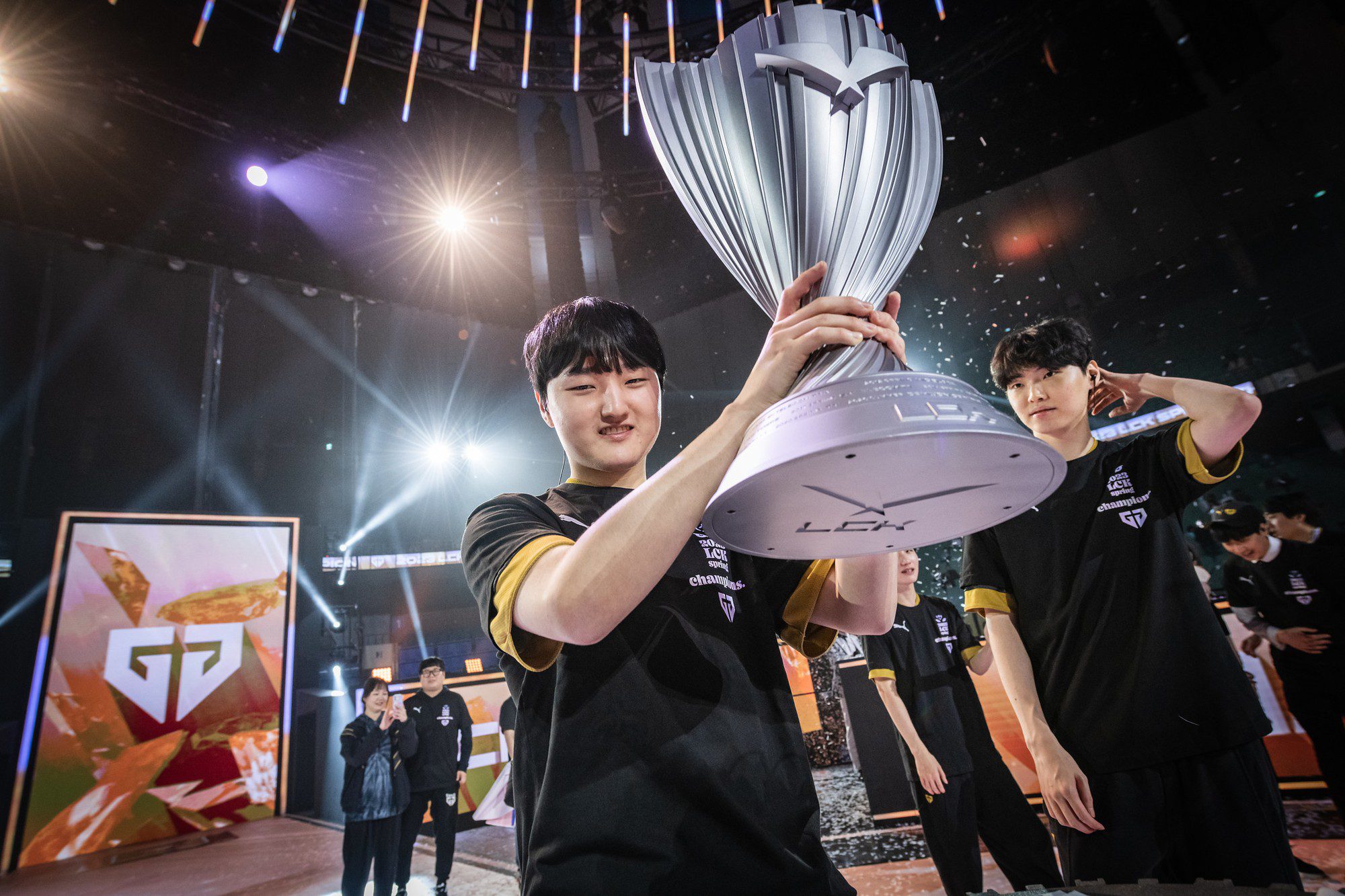 With maximum support from his family, Peyz has become a promising young player - source: LoL Esports
