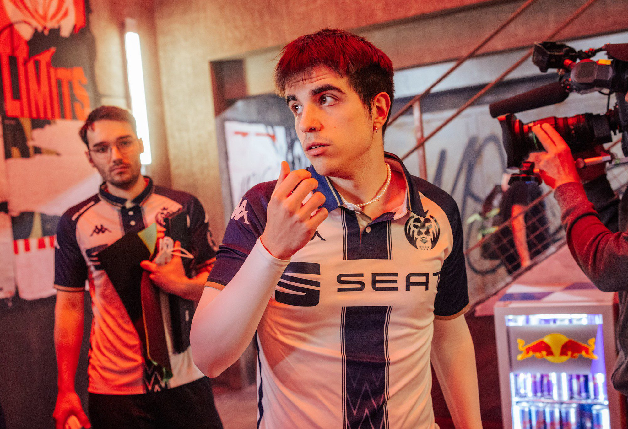 Elyoya (in front) and Hylissang were two players who performed very well at the start of game 1 - source: LoL Esports
