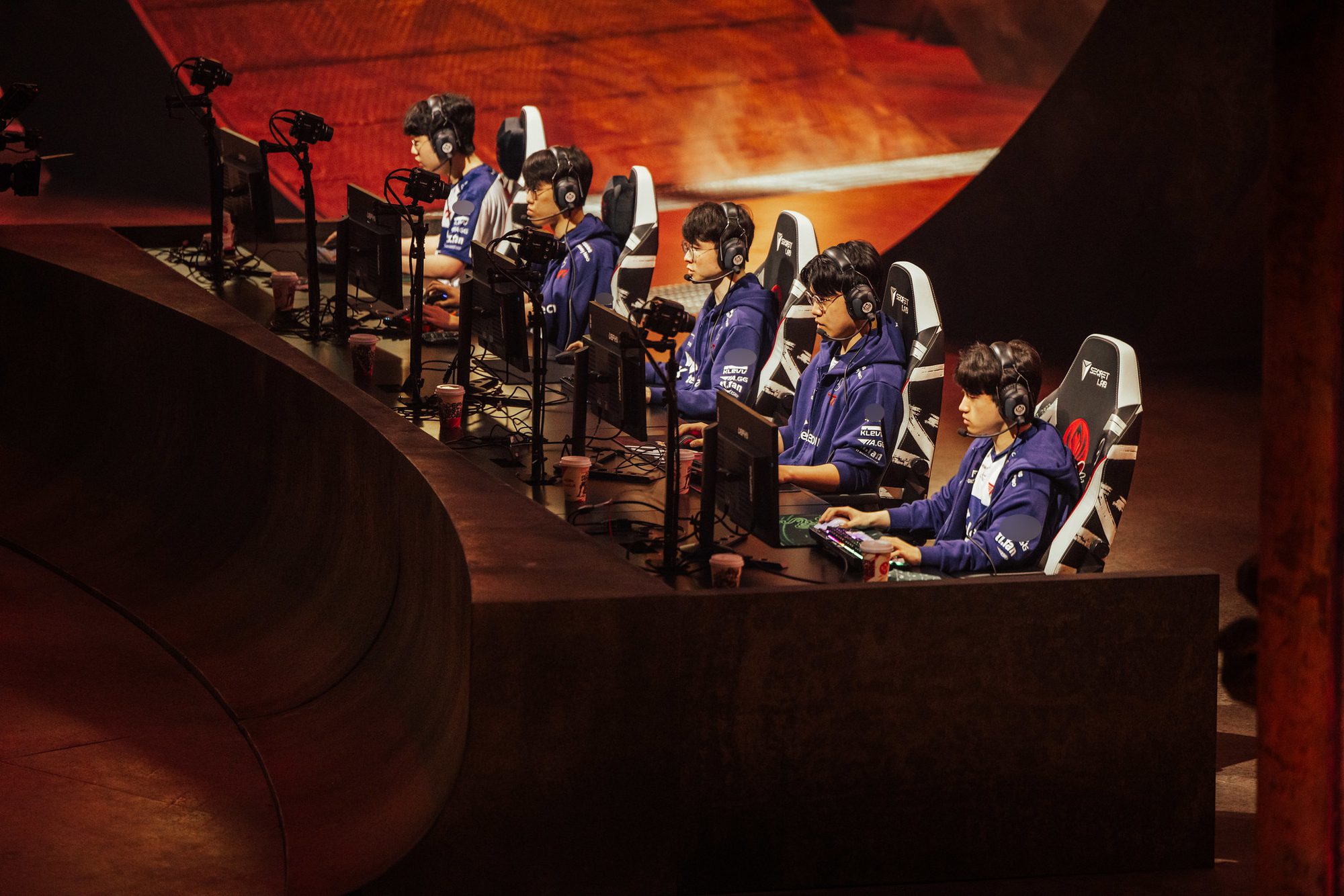 T1 struggled through a tough match against Gen.G - source: LoL Esports