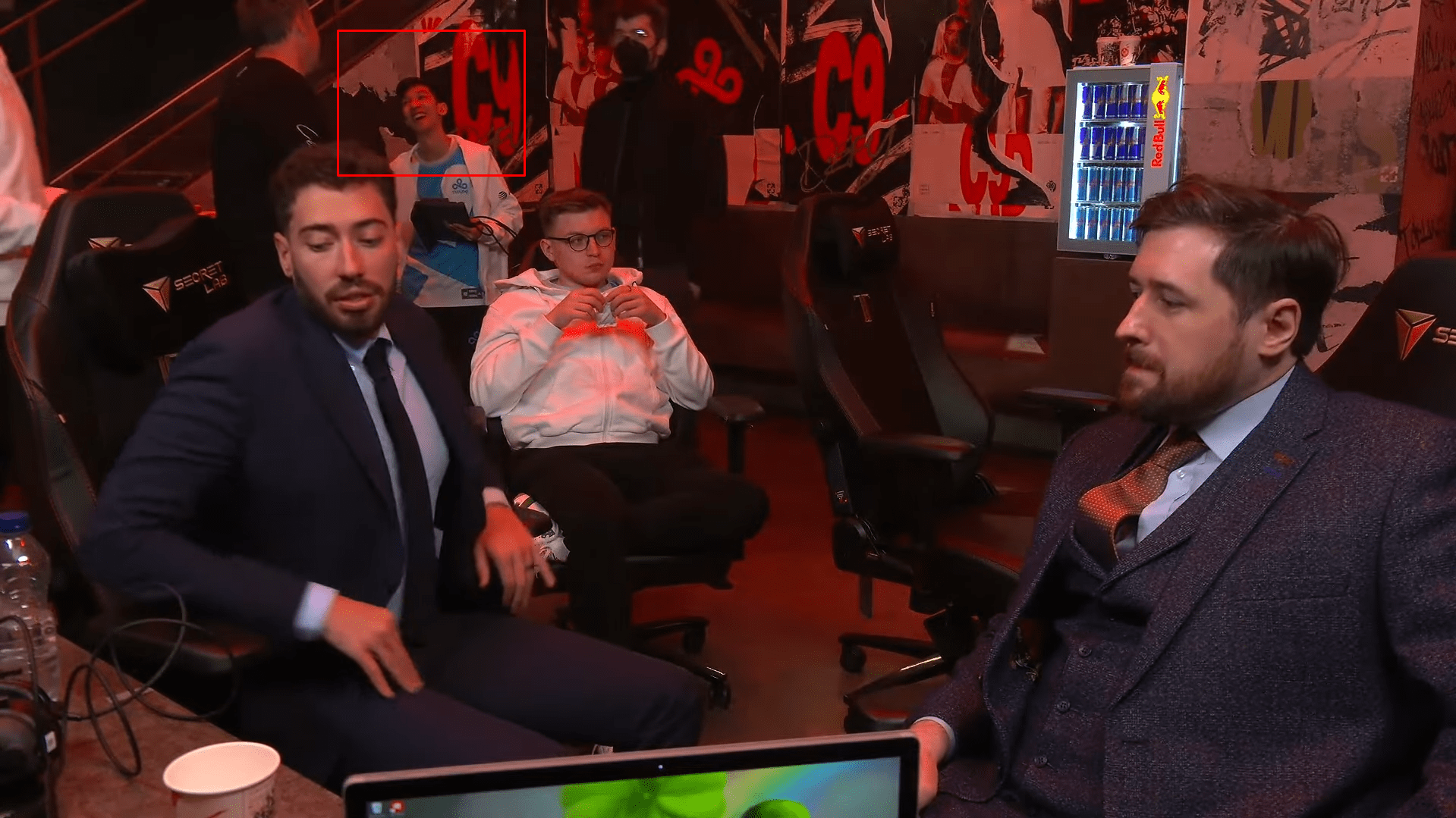 Blaber (red circle) is also one of the players criticized despite his hard efforts - source: YouTube