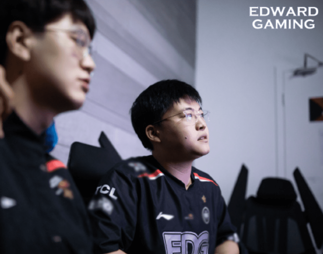 EDG recently lost 0-2 to RNG