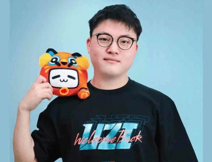 Uzi is a big name in the LPL region, so his advertising contracts are also highly valuable