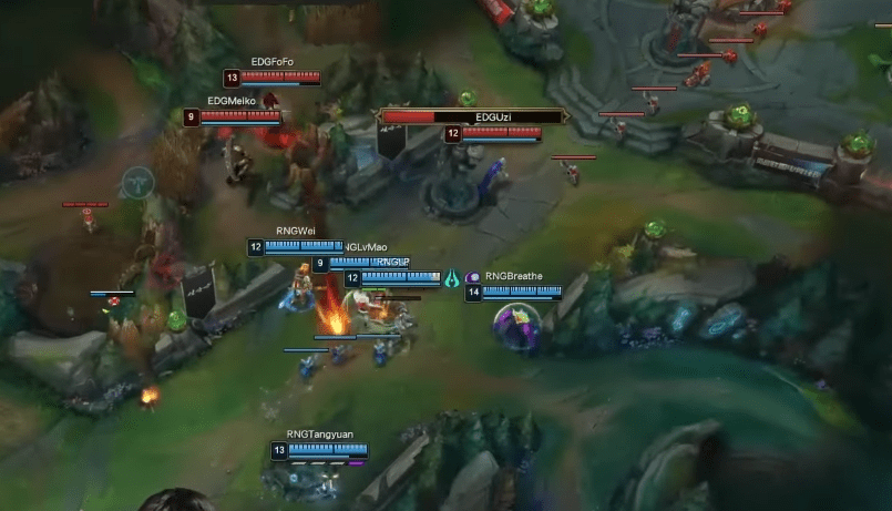 EDG's mid-game team composition indeed faces major issues