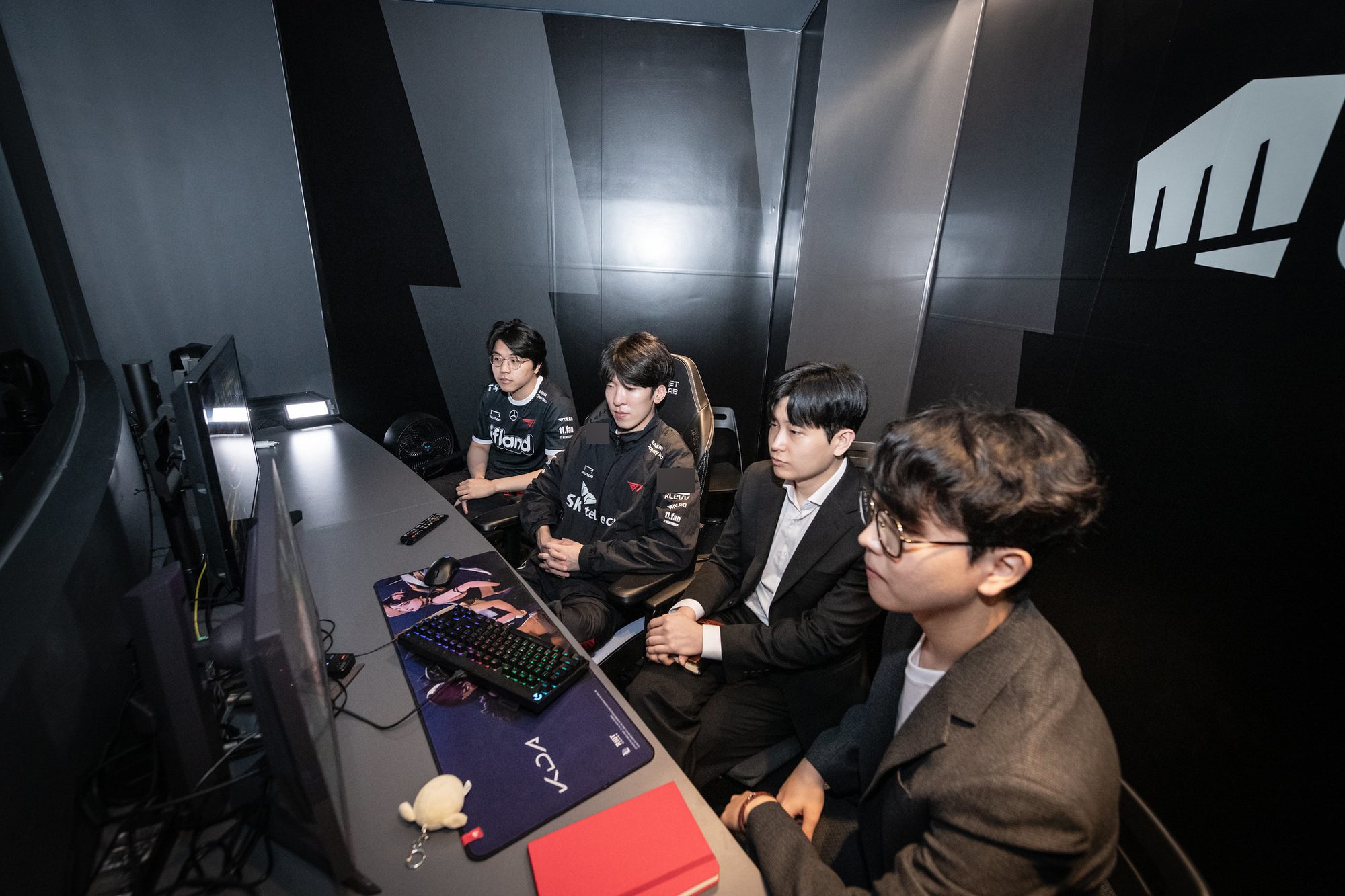 But Coach Bengi was recently only present in the waiting room