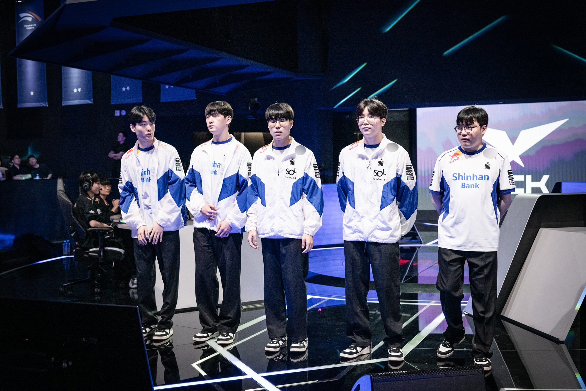In the domestic league, DRX struggles to compete with T1