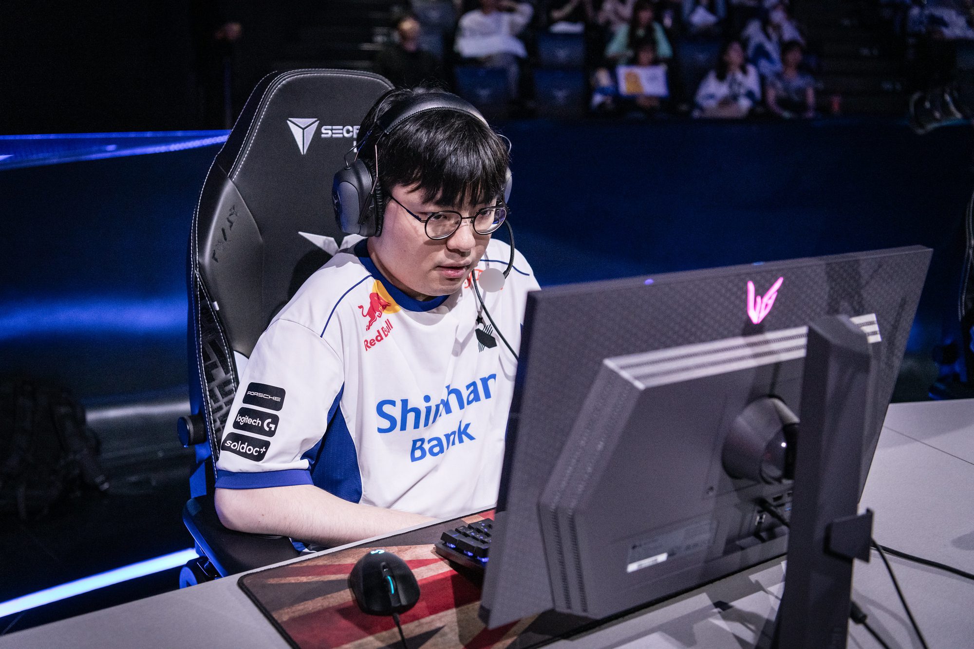 With a weak opponent like DRX, T1 fans also suggest the team let Faker rest