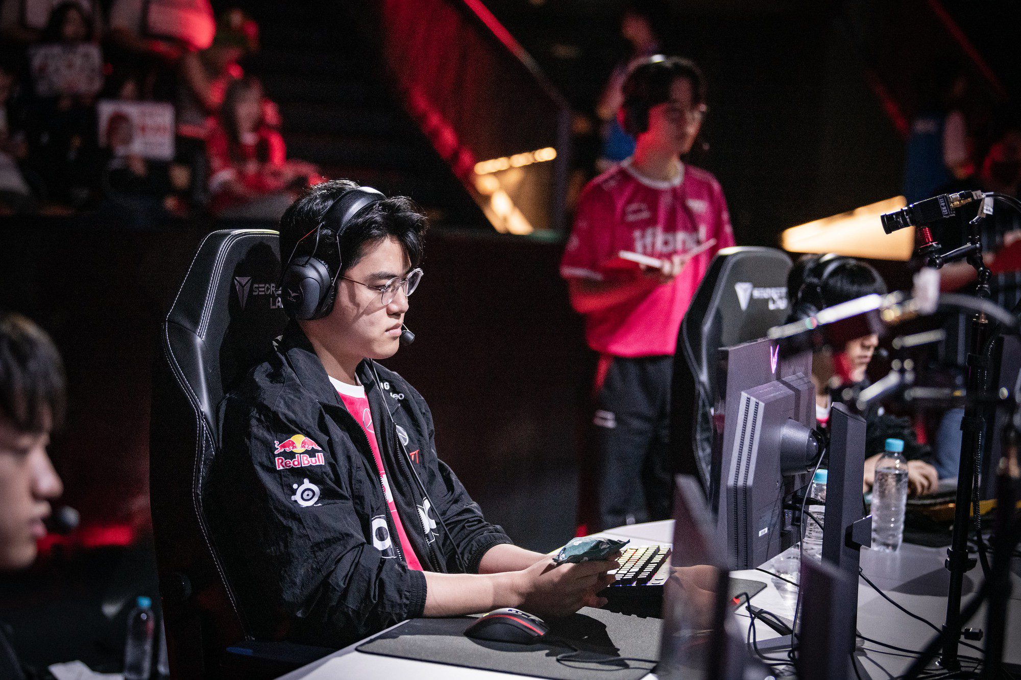 Although the goal of reaching the playoffs is achieved, many fans still worry that the players will be psychologically affected