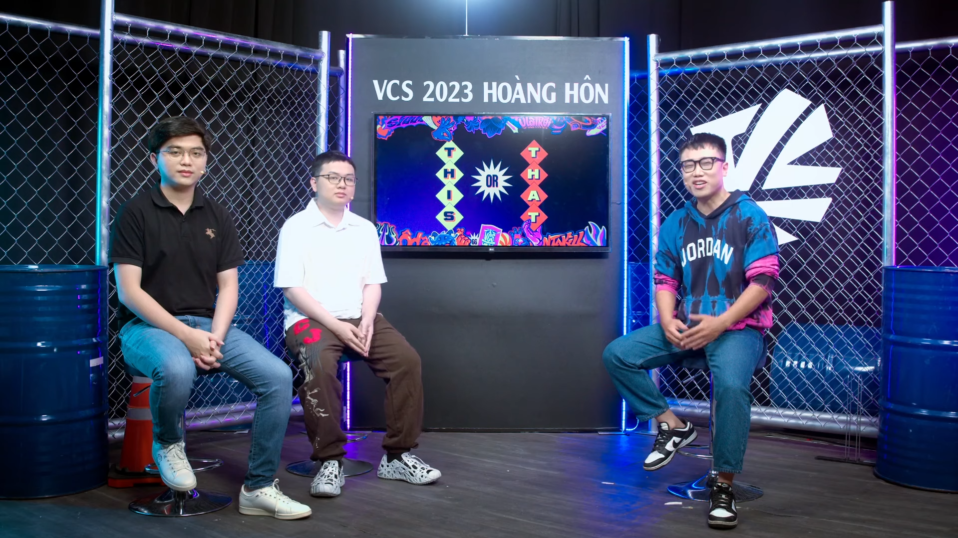 Optimus (far left) and SofM had the opportunity to join the VCS show This or That with commentator Hoàng Luân