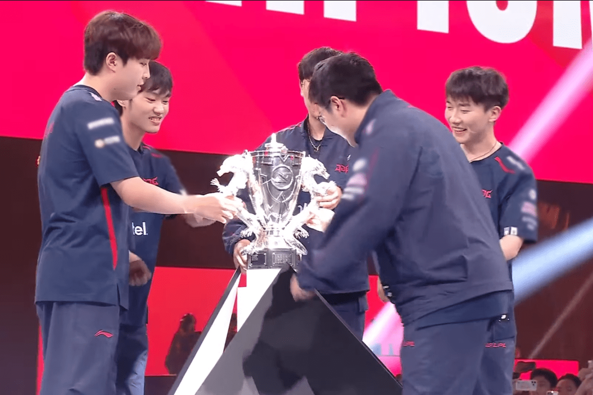 JDG won the championship after defeating LNG with a score of 3-2