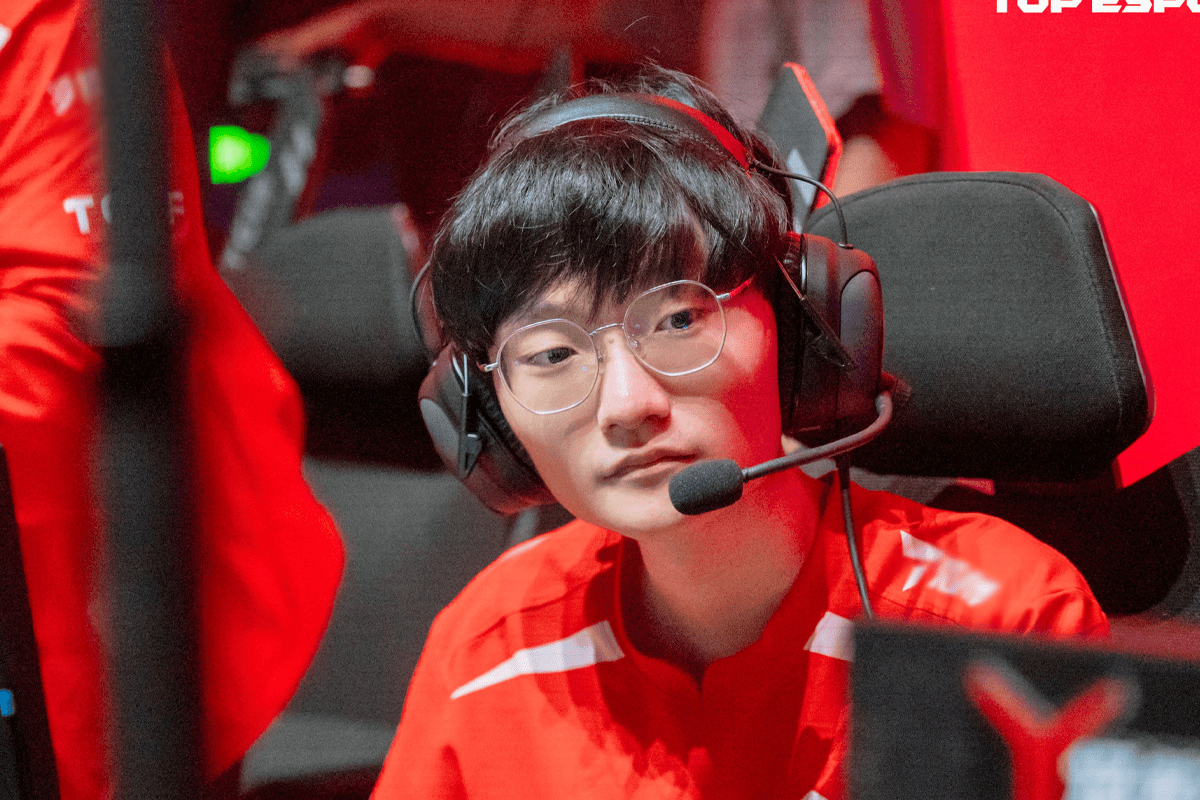 Tian's unconvincing performance occurred right in TES's important match