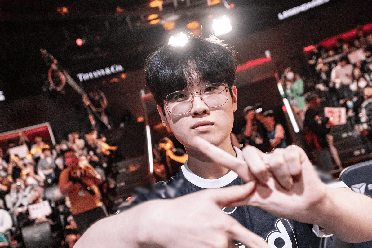 Additionally, Zeus showed significant contributions to controlling the game