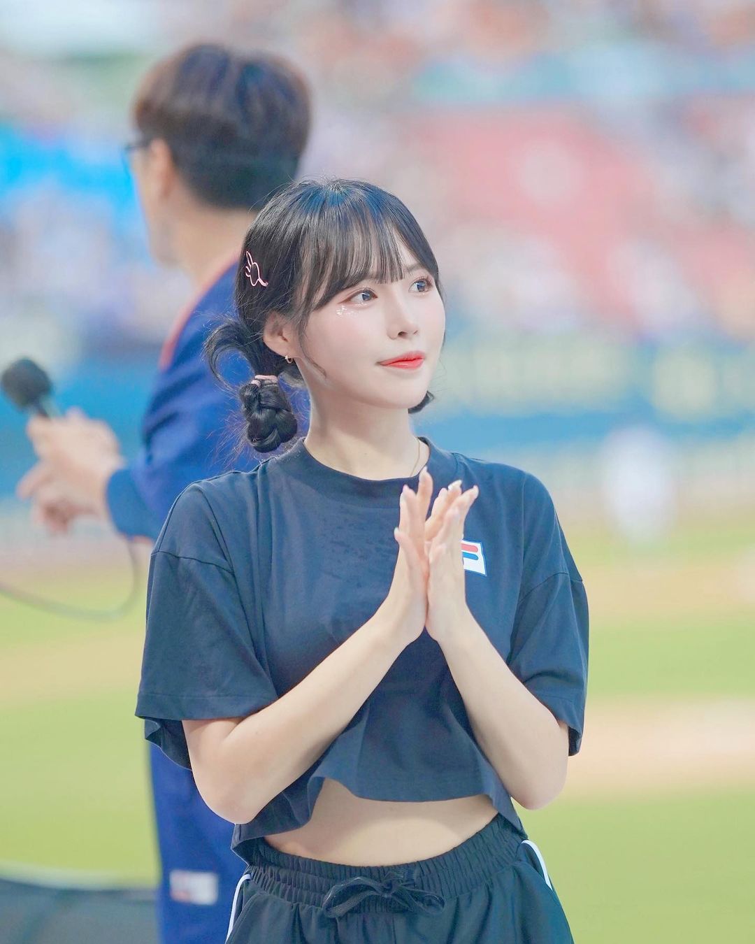 Oner's sister is part of a cheerleading team for a baseball team