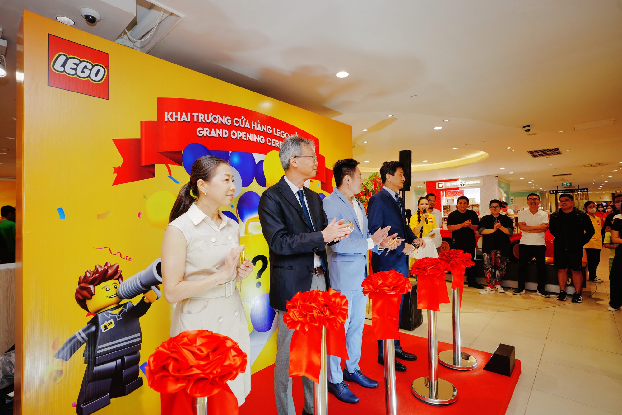 The first official LEGO store in Vietnam has officially opened