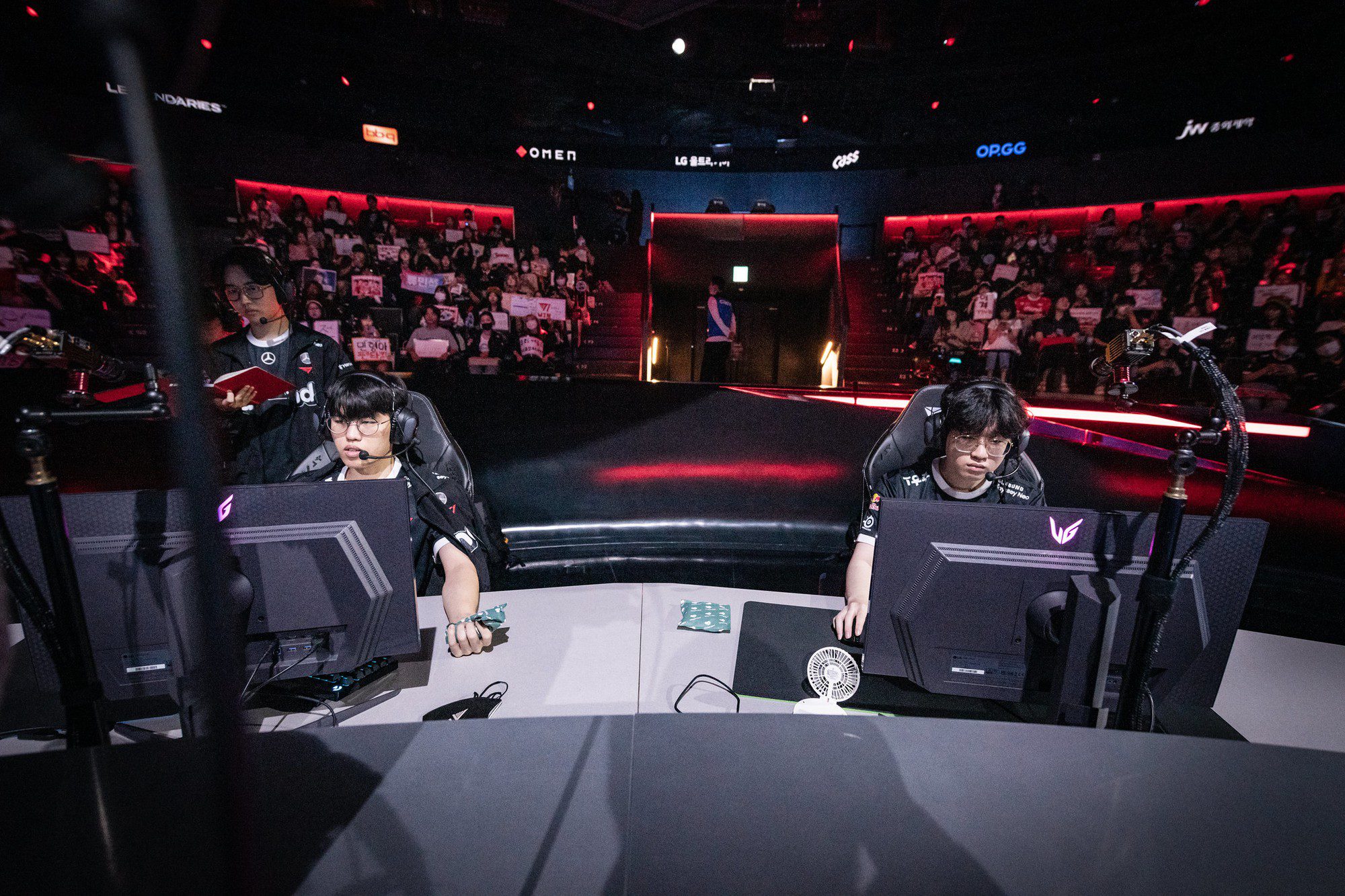 The duo Oner - Zeus shined in the match against DK