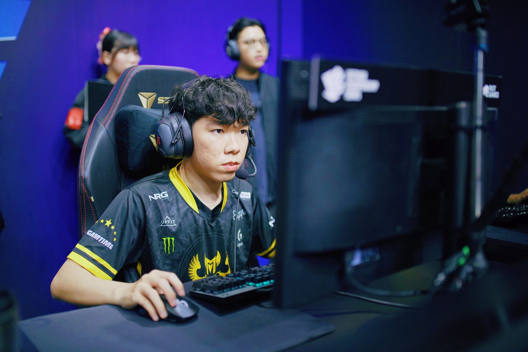 Teammates had to support Slayder significantly in terms of damage