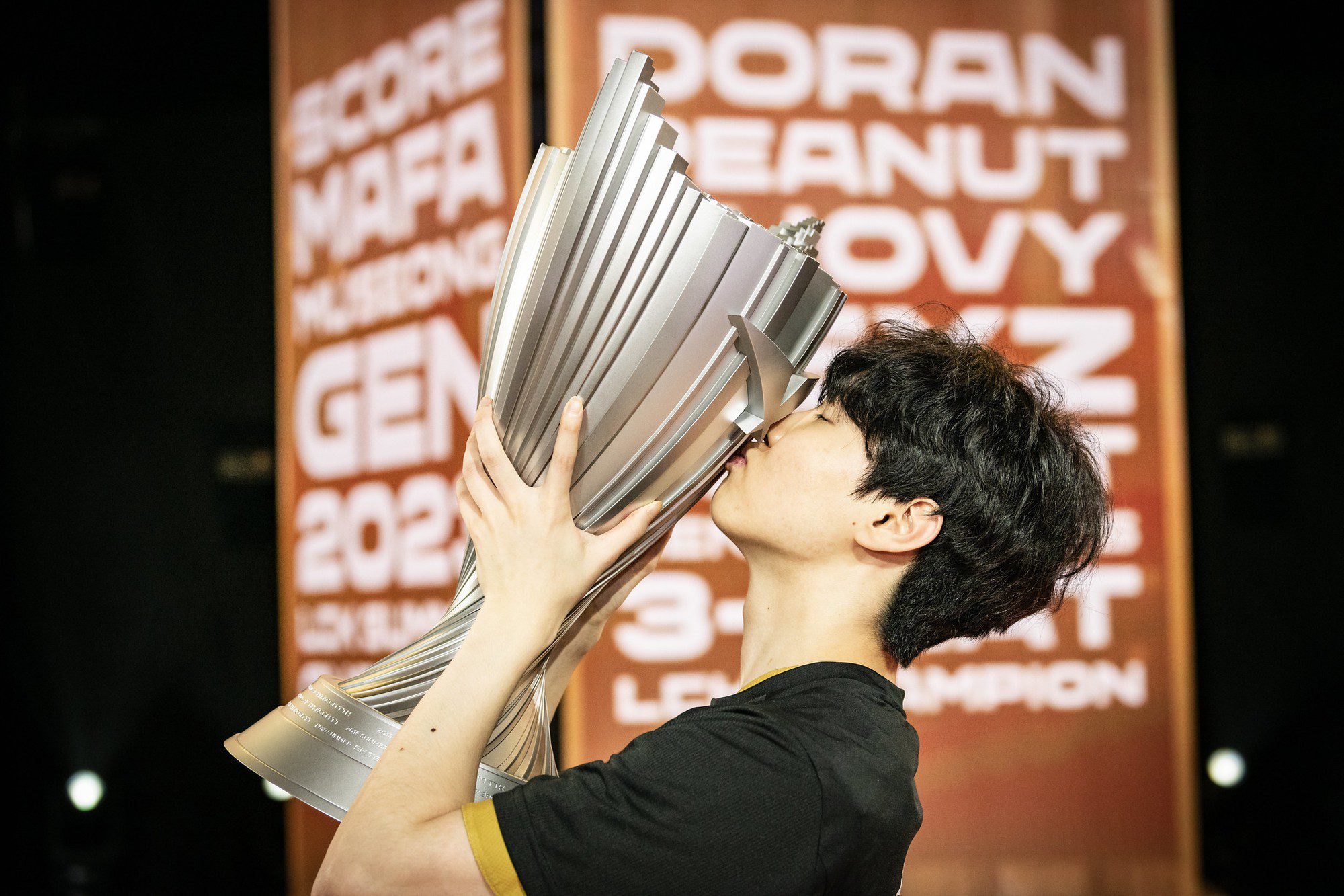 Gen.G crowned champions of LCK Summer 2023 with a dominant performance