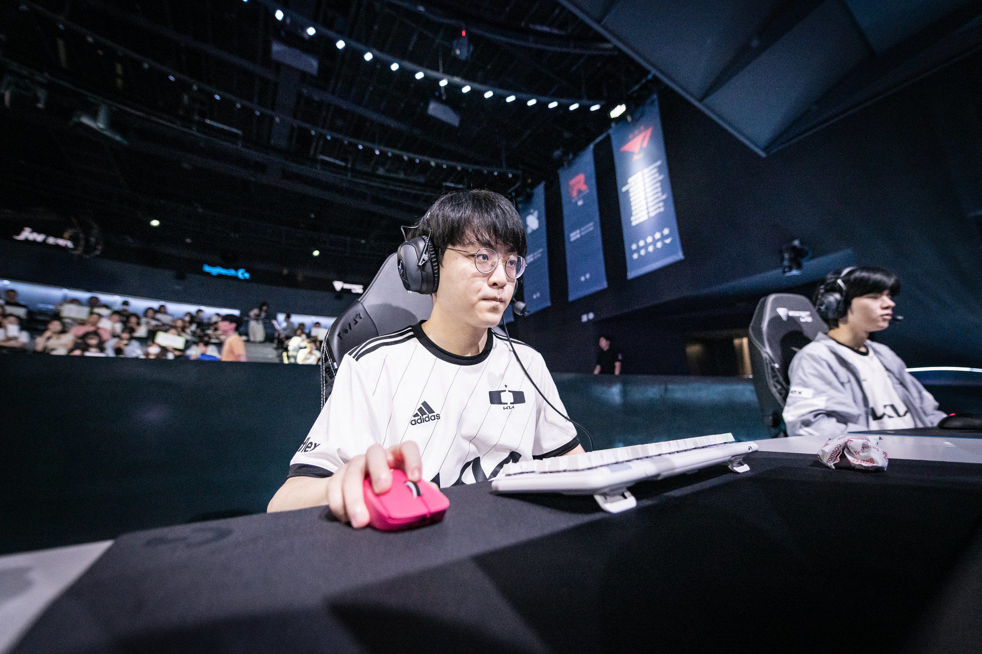 ShowMaker prepares for the important match against DRX