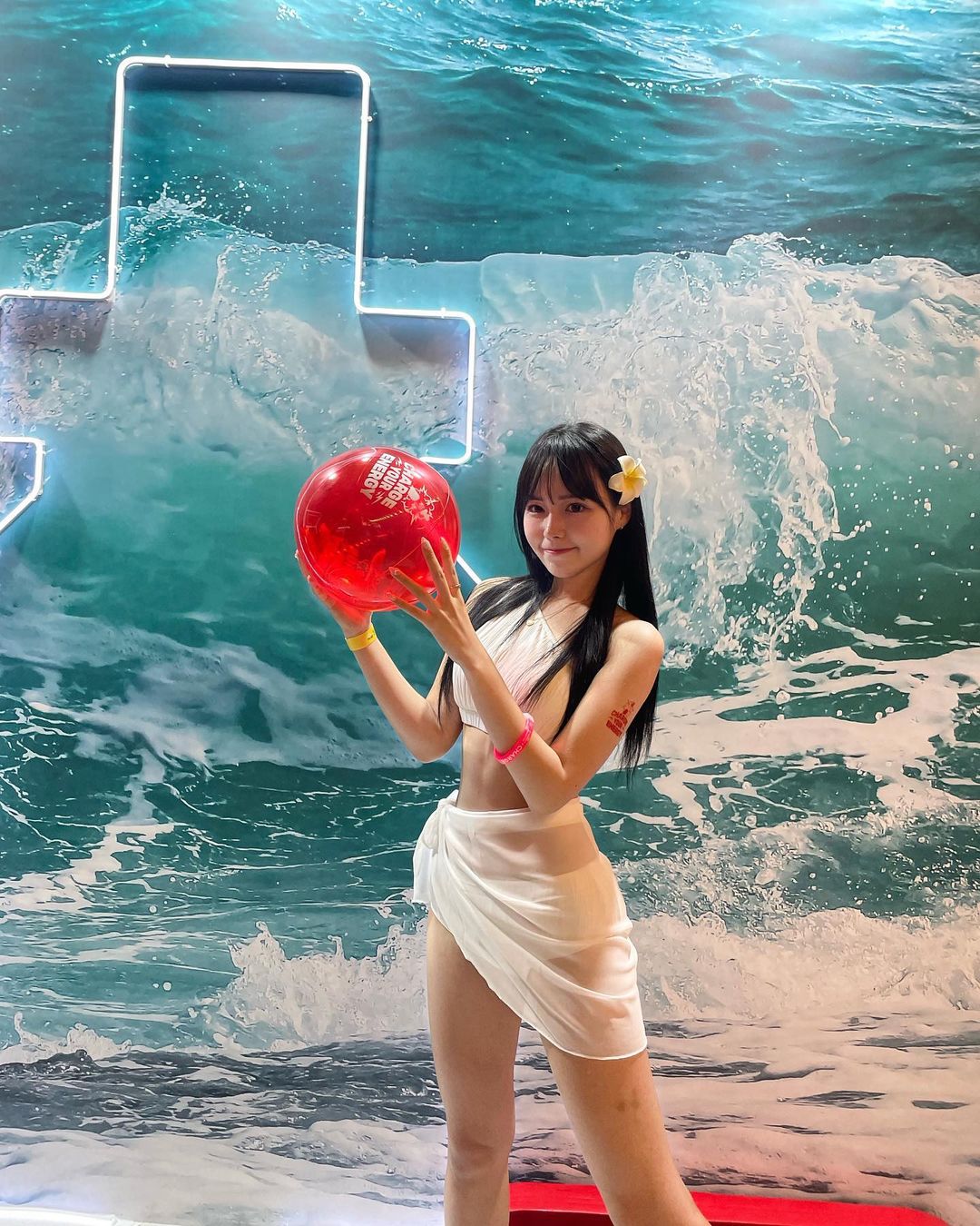 Oner's sister is a cheerleader and also very beautiful