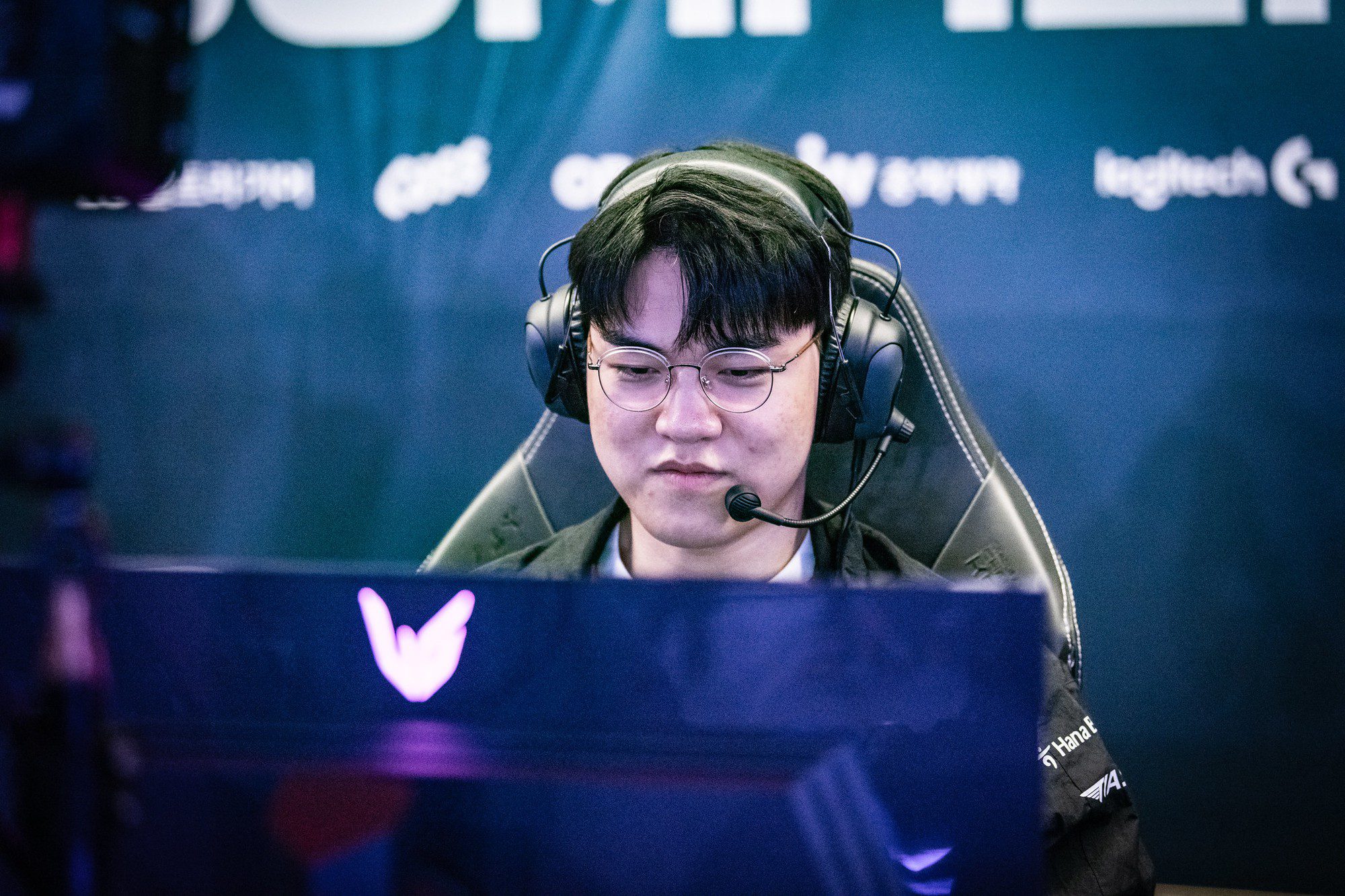 He has to endure criticism from many fans, especially in LPL