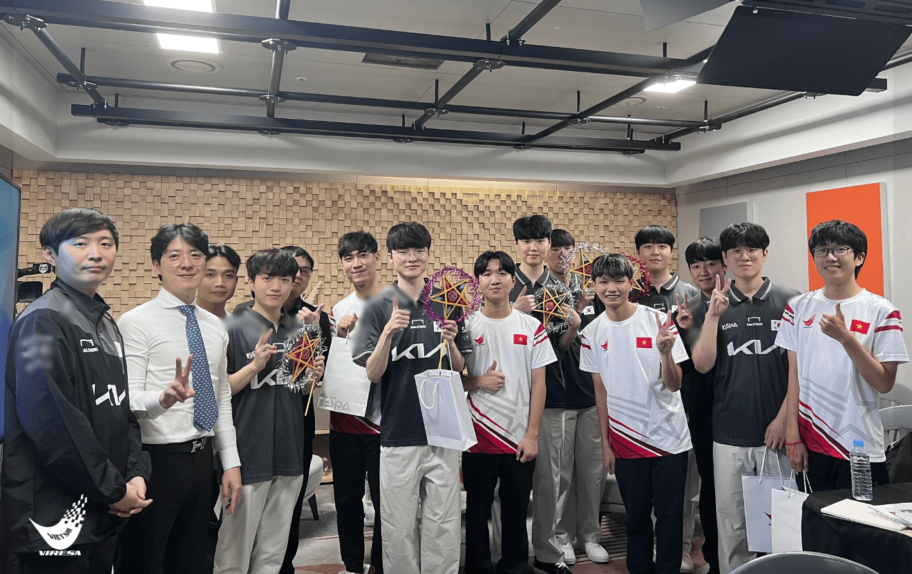 The Vietnamese team did not suffer a mental breakdown after the loss and still had interactions with the South Korean side