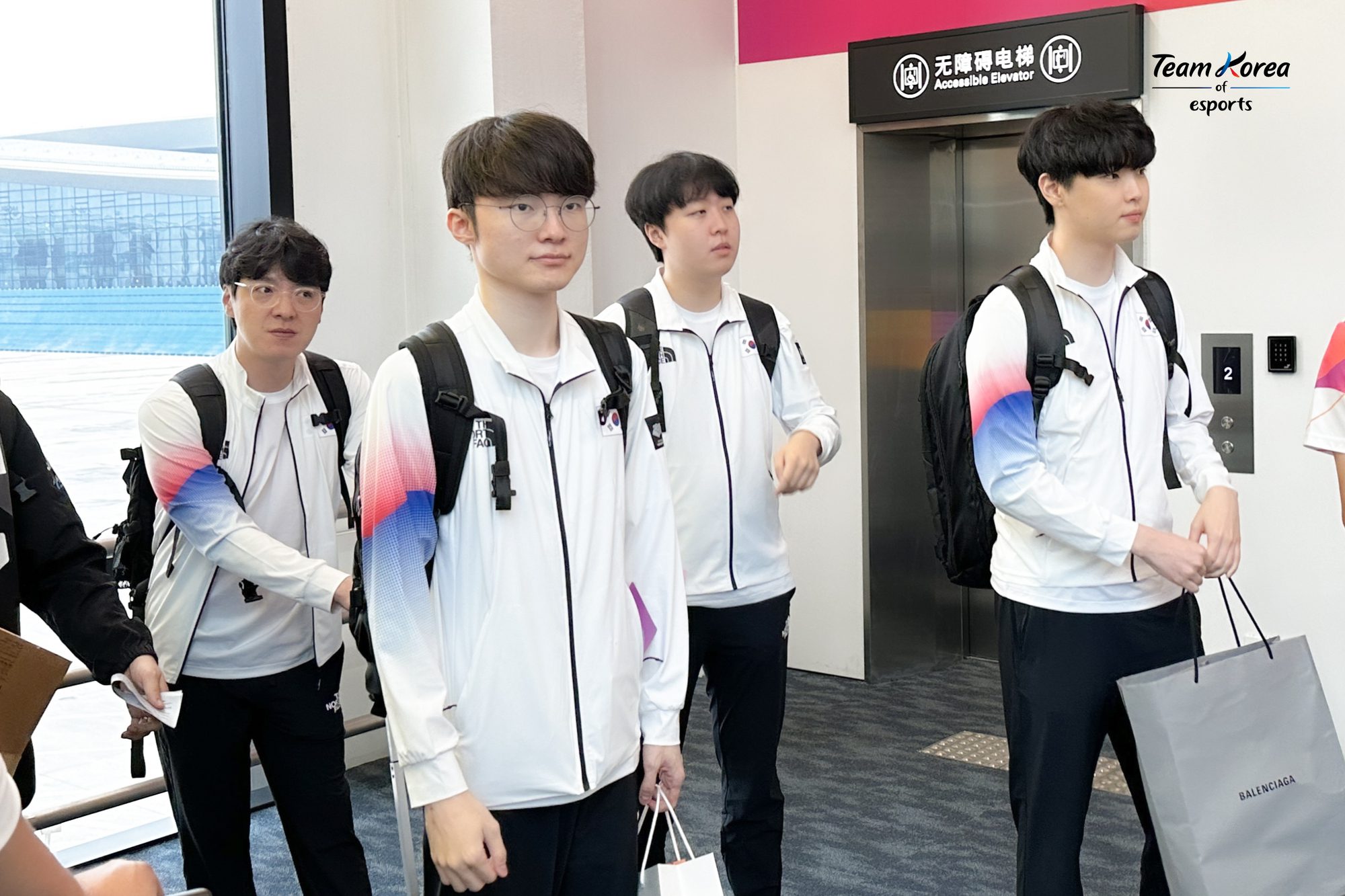 Faker and the members of the South Korean LoL team have arrived in Hangzhou