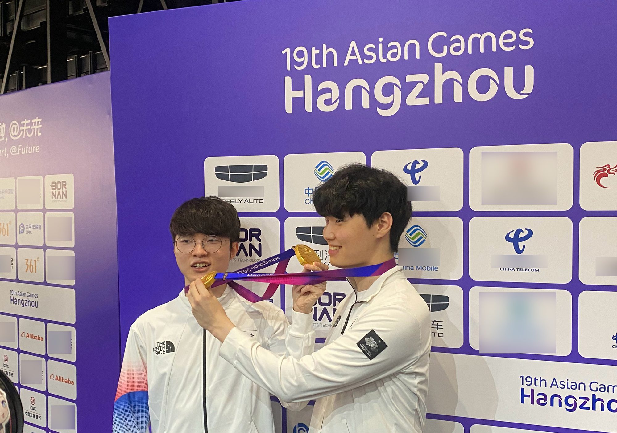 Faker and his teammates won the Gold Medal at ASIAD