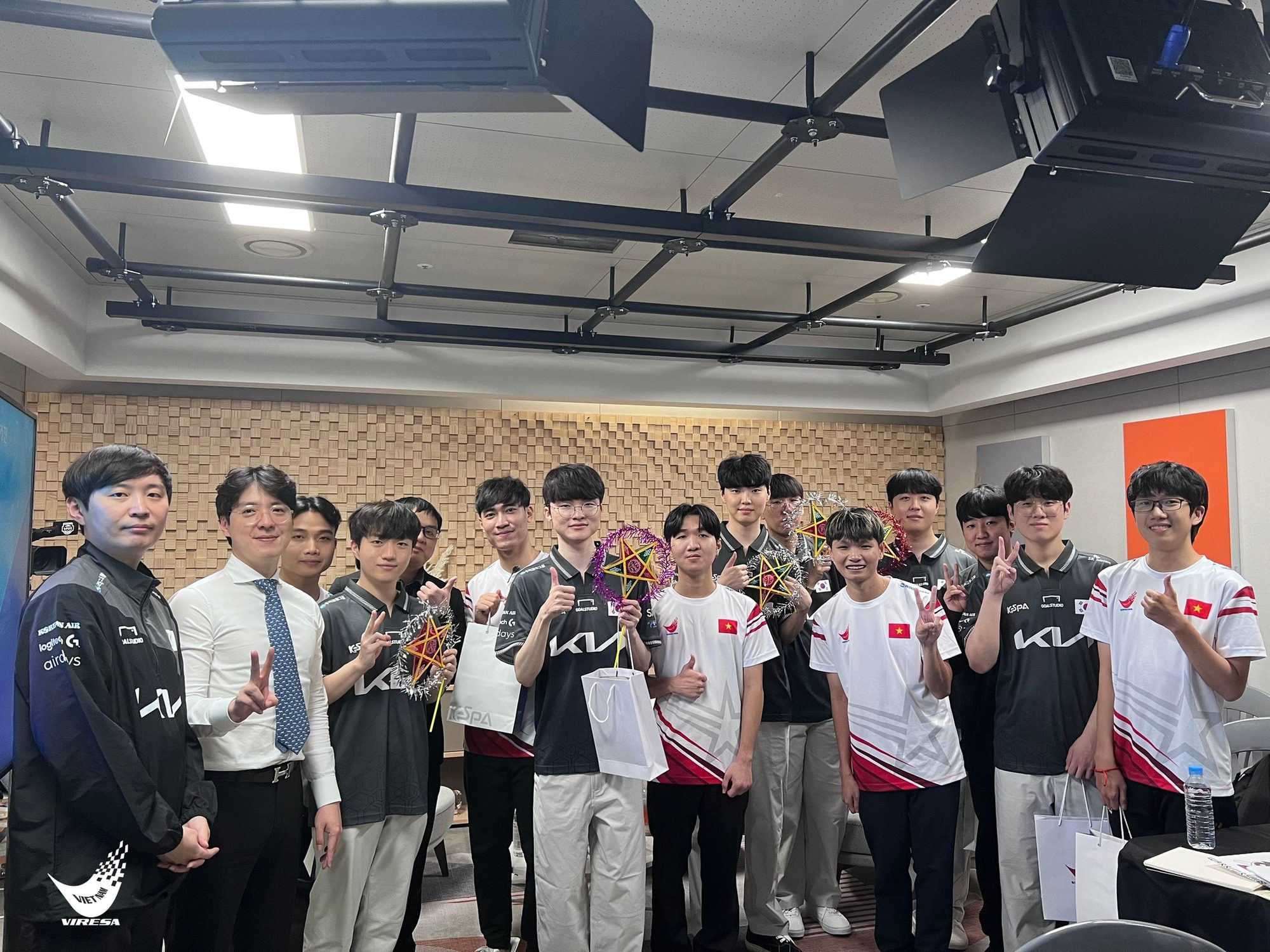 The League of Legends teams from Vietnam and South Korea have a friendly match ahead of ASIAD Hangzhou