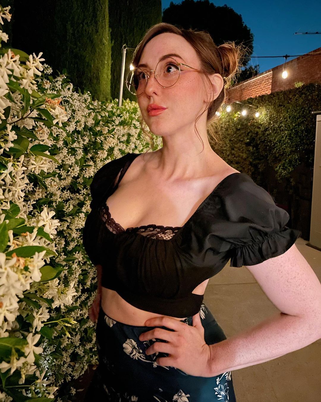 She transitioned to working as a streamer, KOL, and on a paid photo-sharing platform