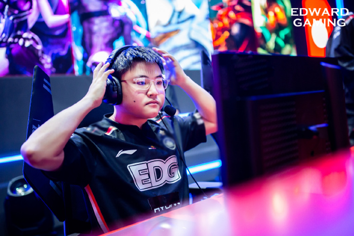Uzi is the only player with an additional Prestige skin