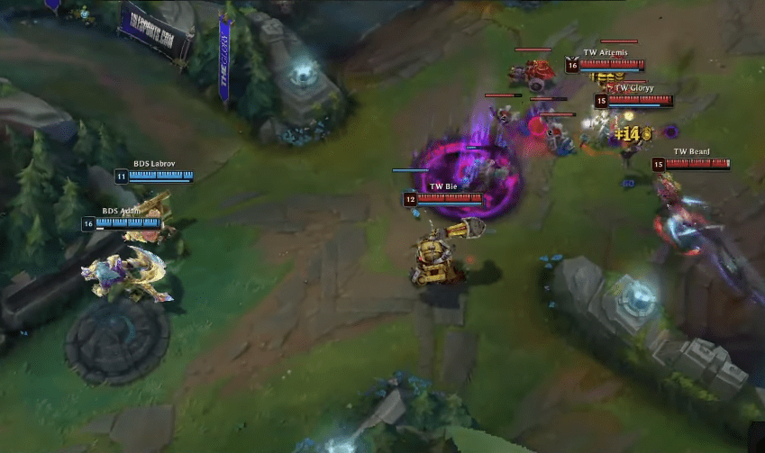 Adam's lack of significant advantage in the laning phase left BDS playing very passively against TW