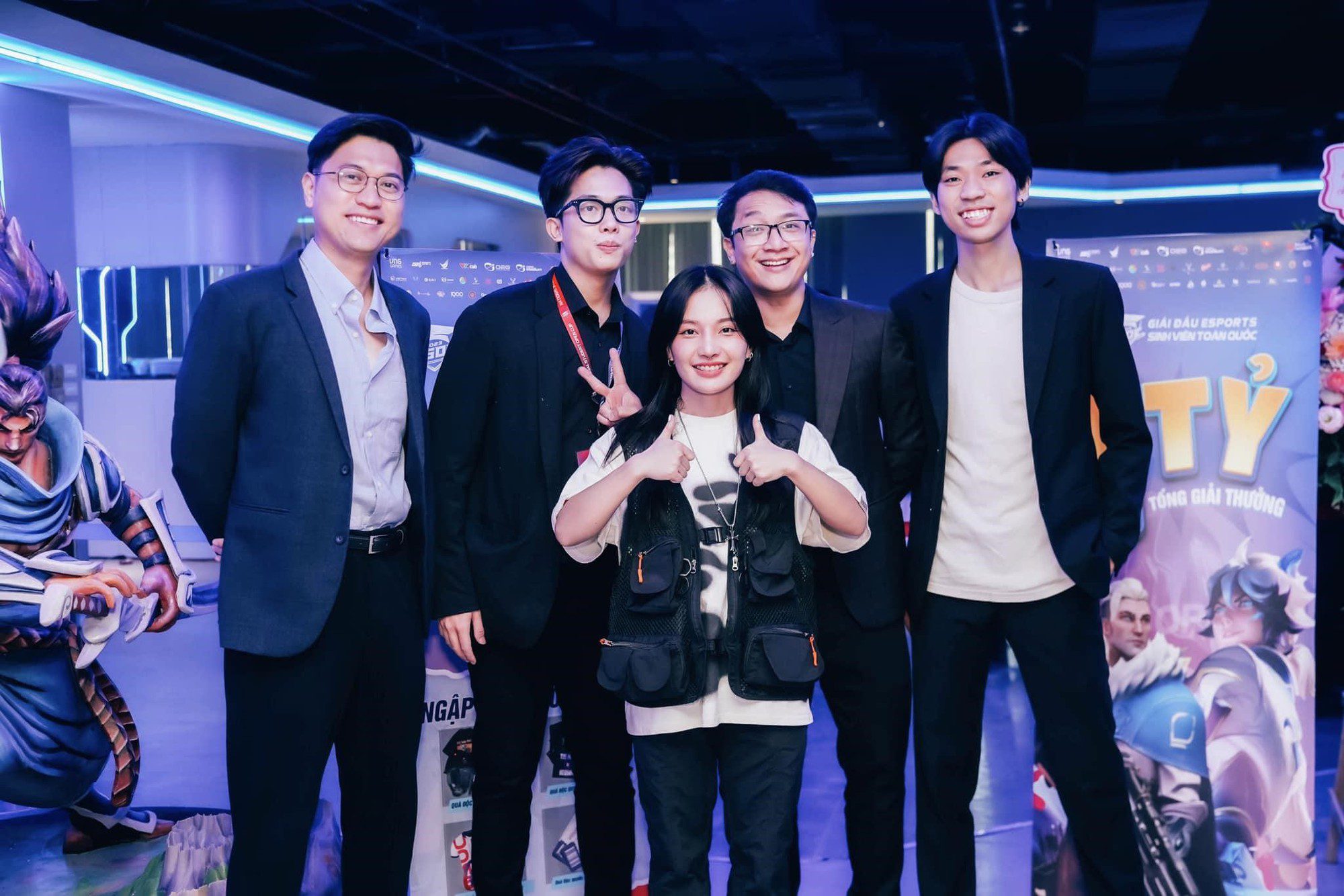 Mạnh An, Lynx, Đức Mạnh, Trọng Linh check in at the event and interact with fans.