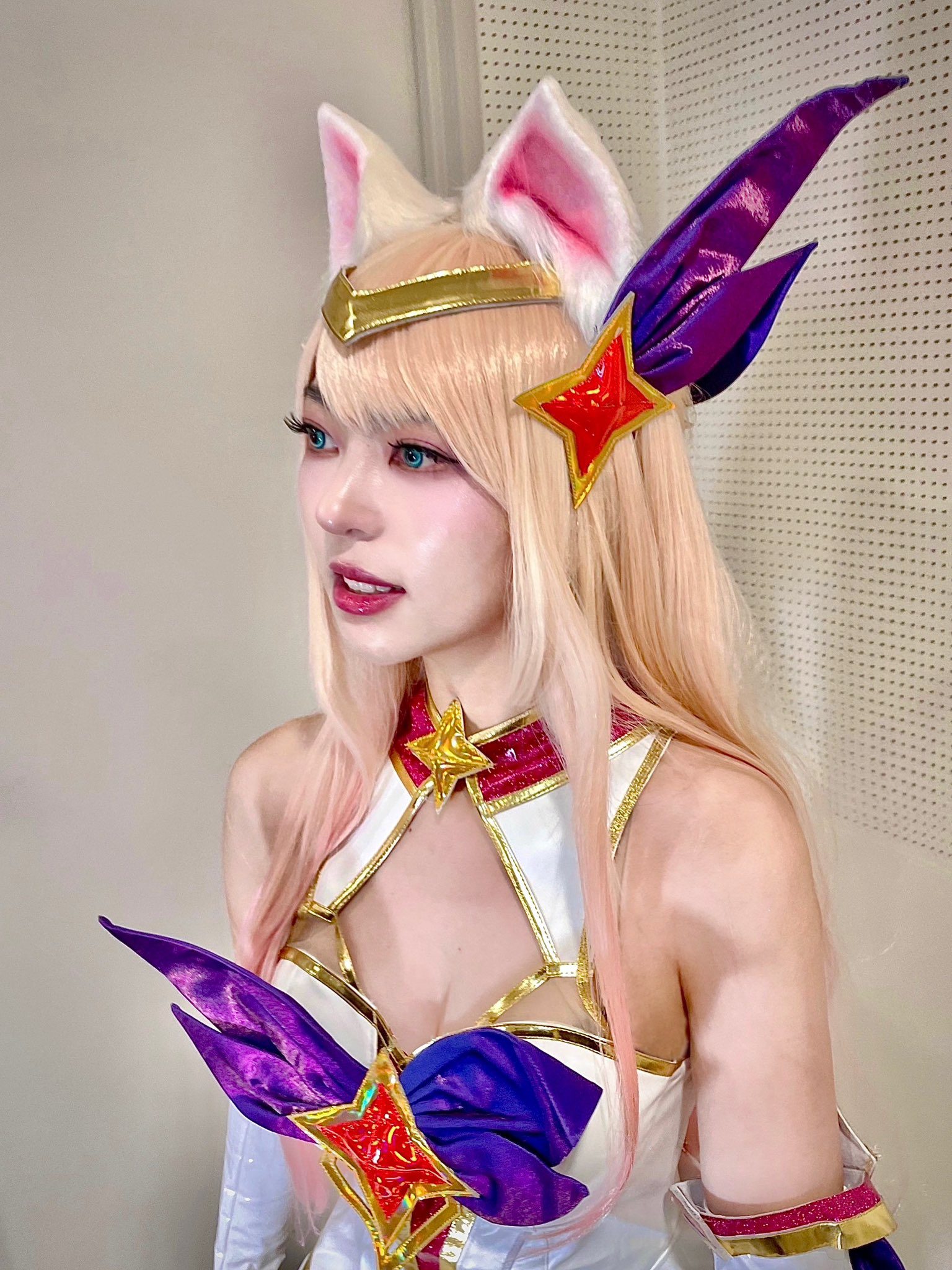 Plumy is a cosplayer and streamer