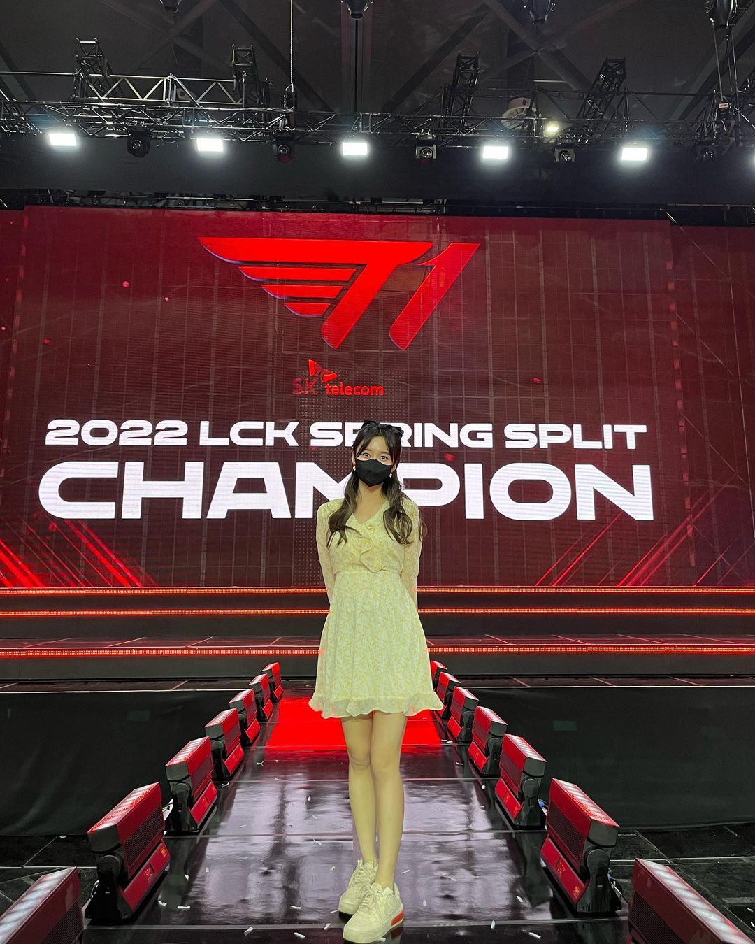 She is regarded as the new generation of talented and beautiful female MCs of LCK
