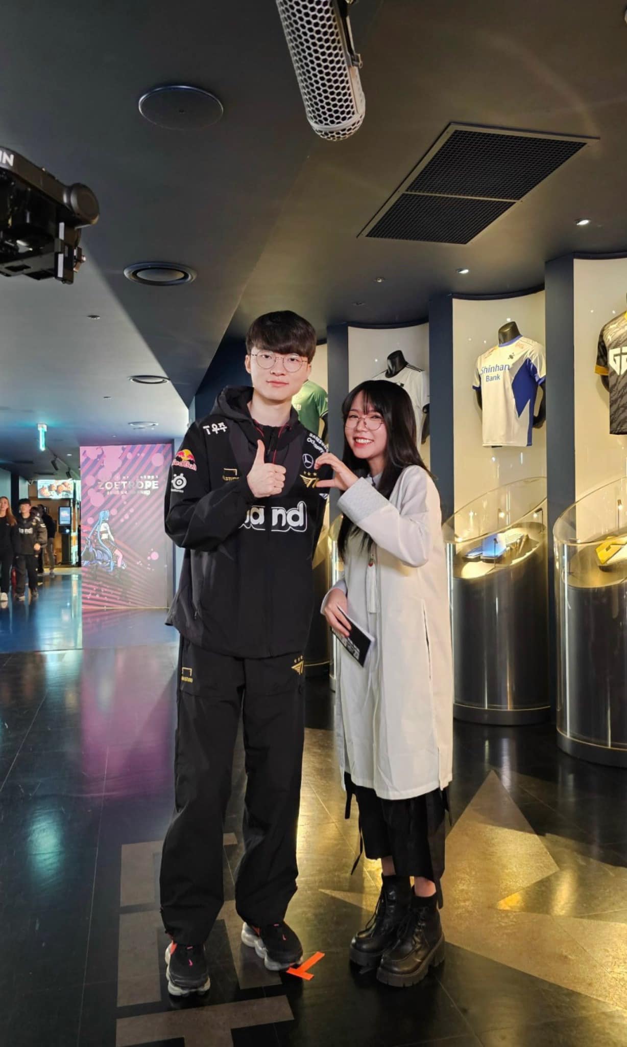 She had the chance to check in with Faker, and of course, the 'Chairman' posed as per usual