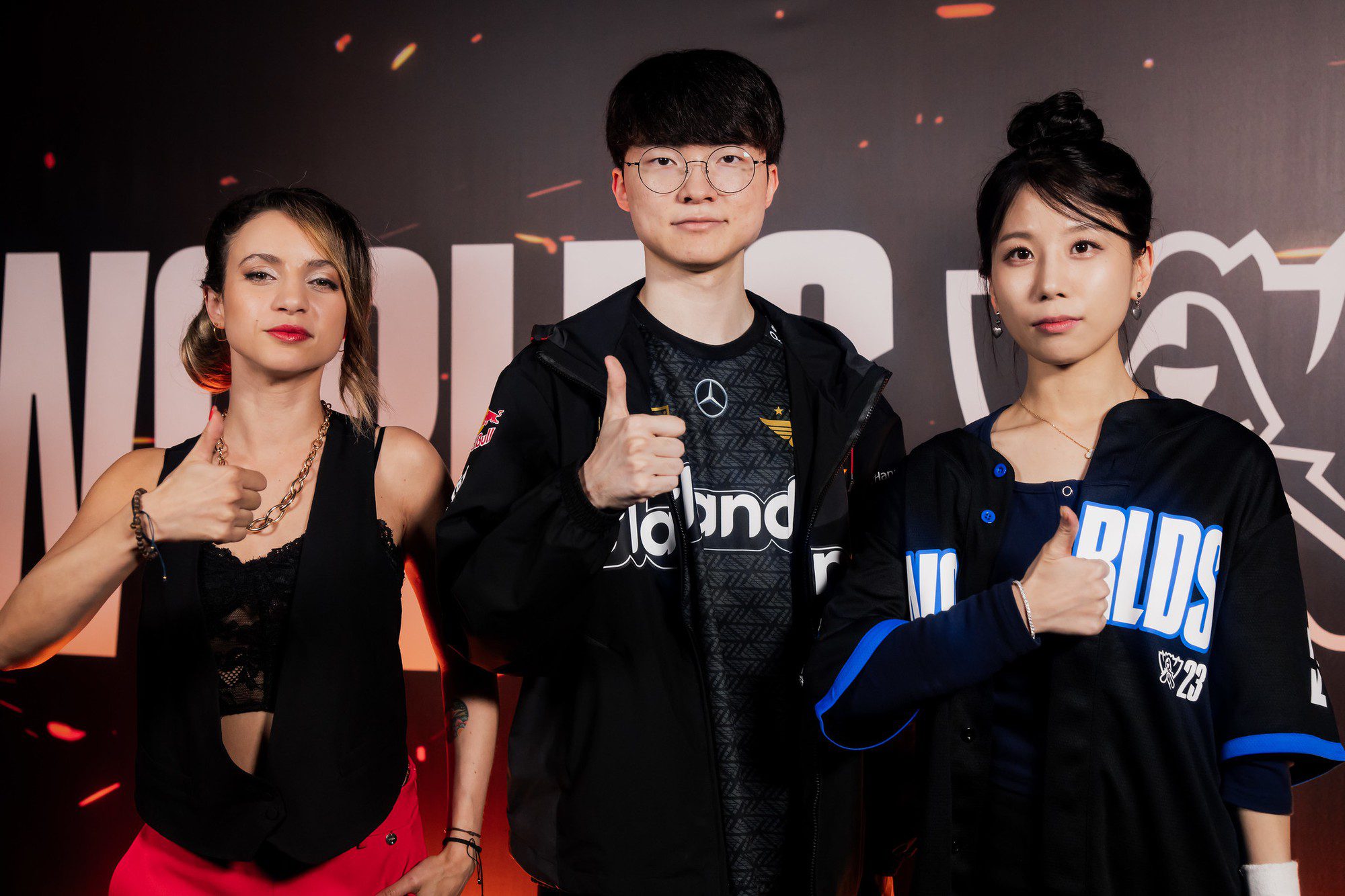 T1 convincingly wins against BLG