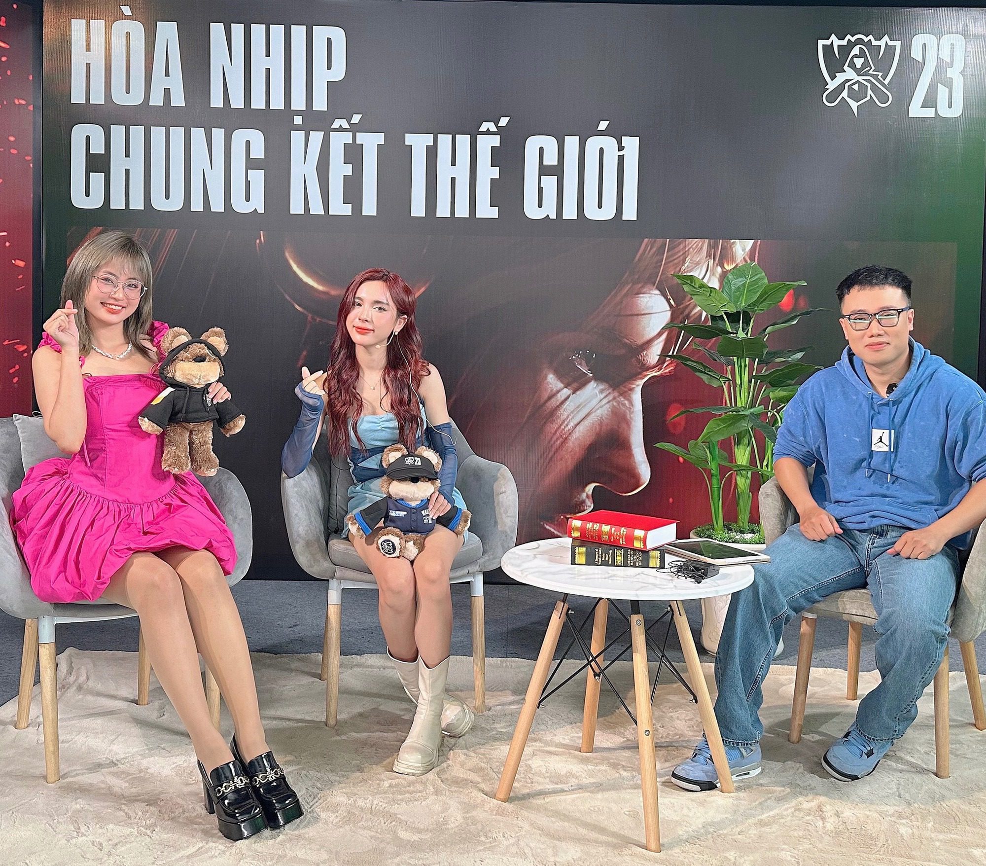 Tú Anh Susu just went live for the first episode of 'Hòa Nhịp Chung Kết Thế Giới 2023'