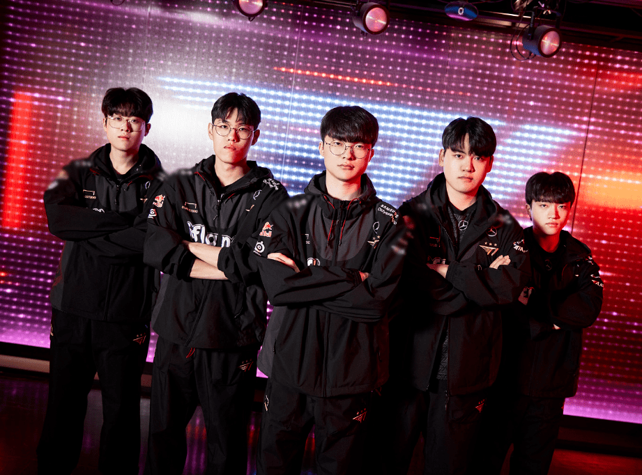 T1 quickly arrived at the qualifier location to have more preparation time