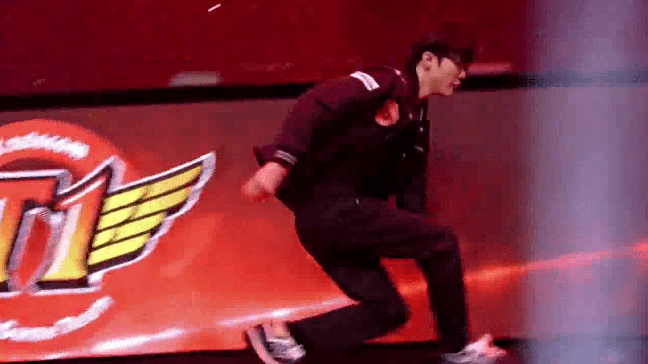 Faker also performed a similar gesture at the 2015 World Championship