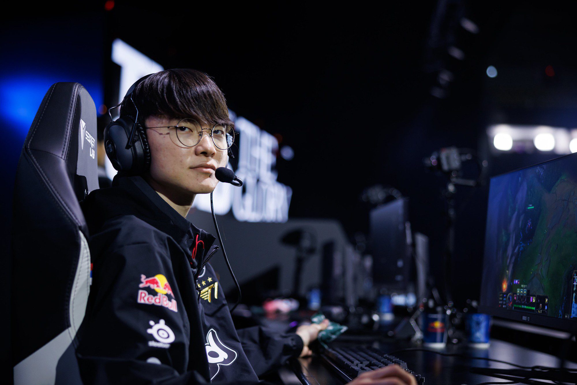Faker is the player with the most flawless performance in the Semifinals against JDG