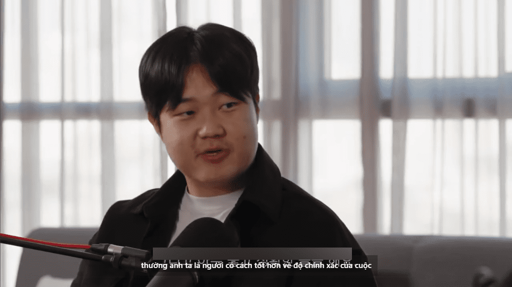 Huni implies that Faker has 'Observation Haki' as he sees things others cannot