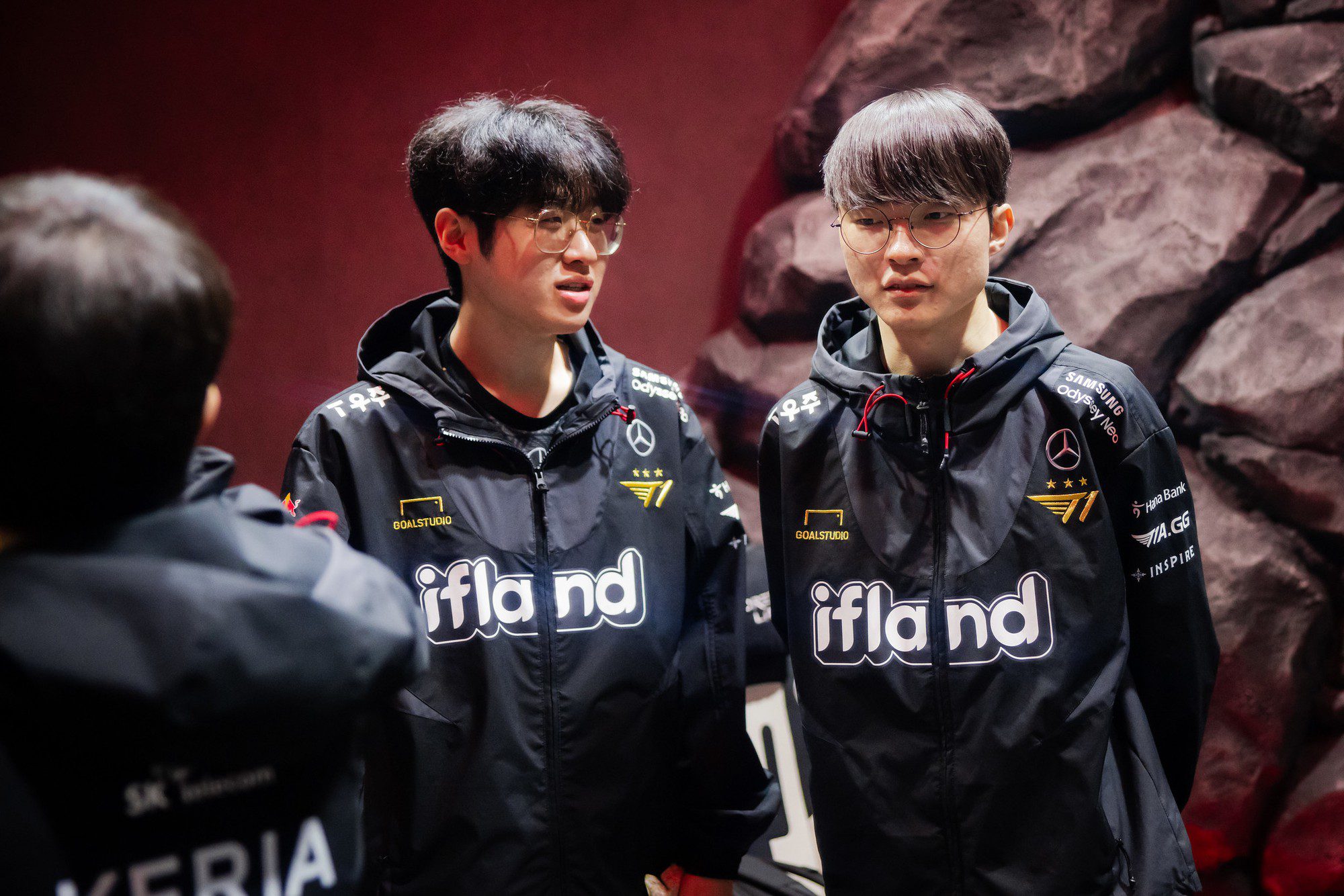 Faker even advises teammates on item builds during games