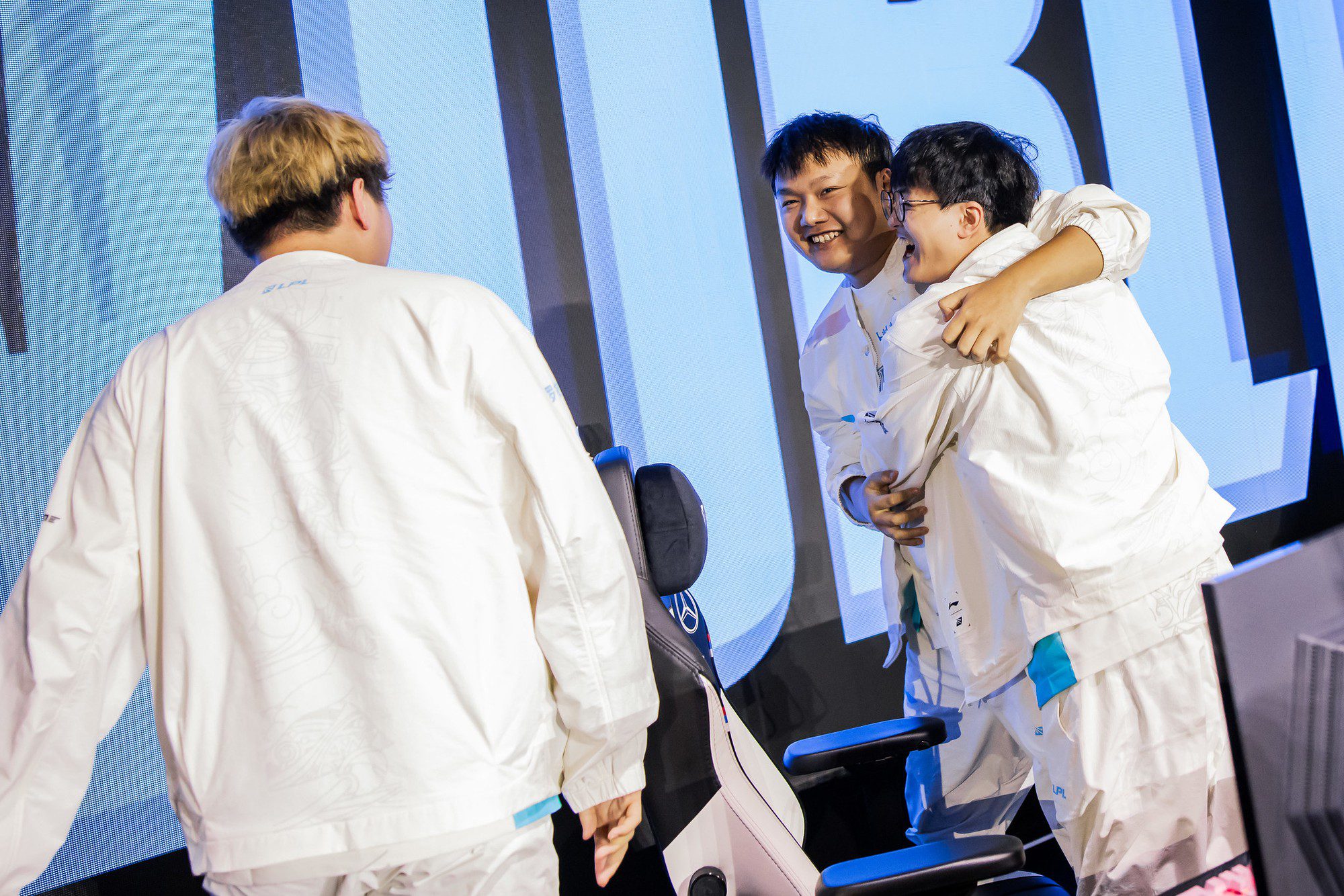 For the first time in 9 years, an all-Chinese team can defeat an LCK team at Worlds