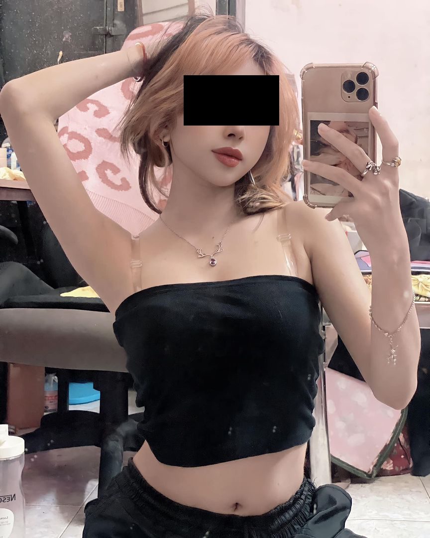 She has a mixed beauty from Vietnamese and Indian ancestry