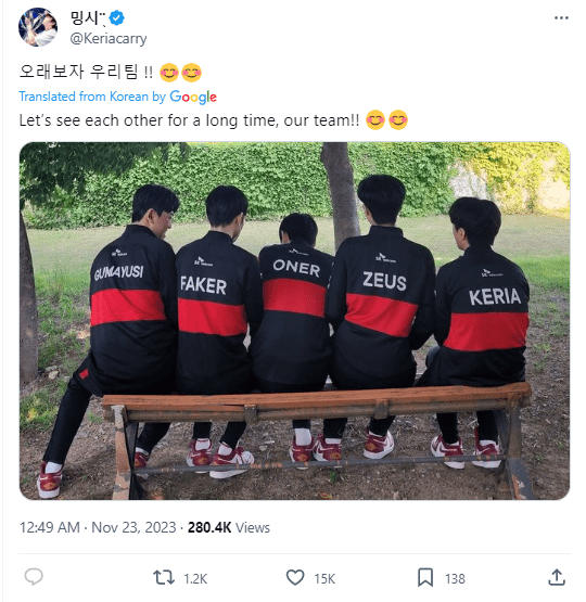 Keria also shares a photo of the T1 players