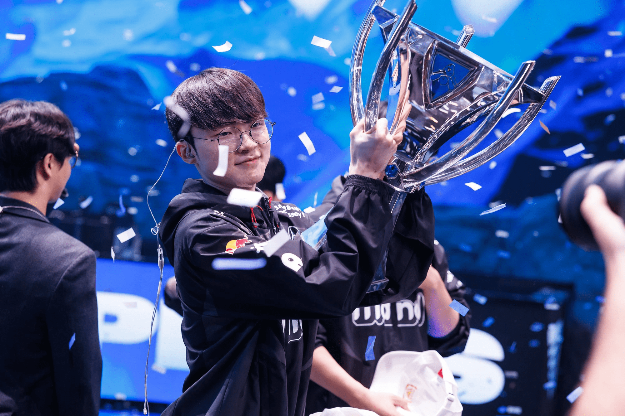 The salary cap rule with initial terms may be advantageous for Faker