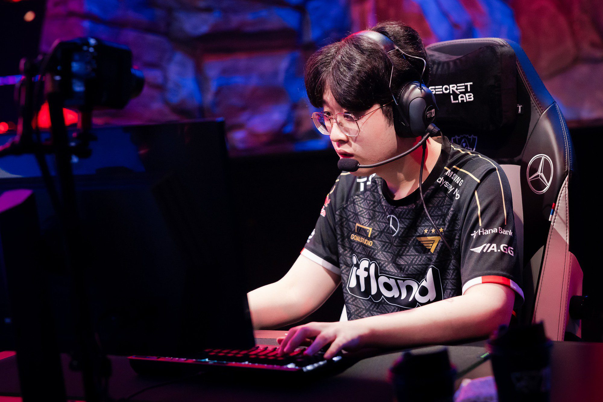 But Zeus also admitted that Yone was too 'fed' so he didn't know how to build items
