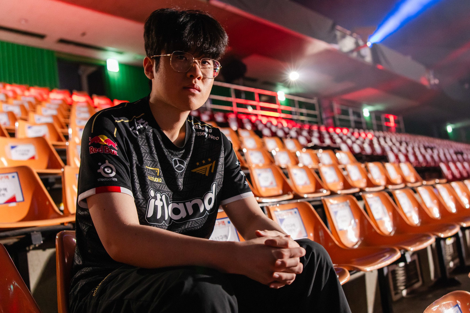 Zeus is often placed in the damage role for T1