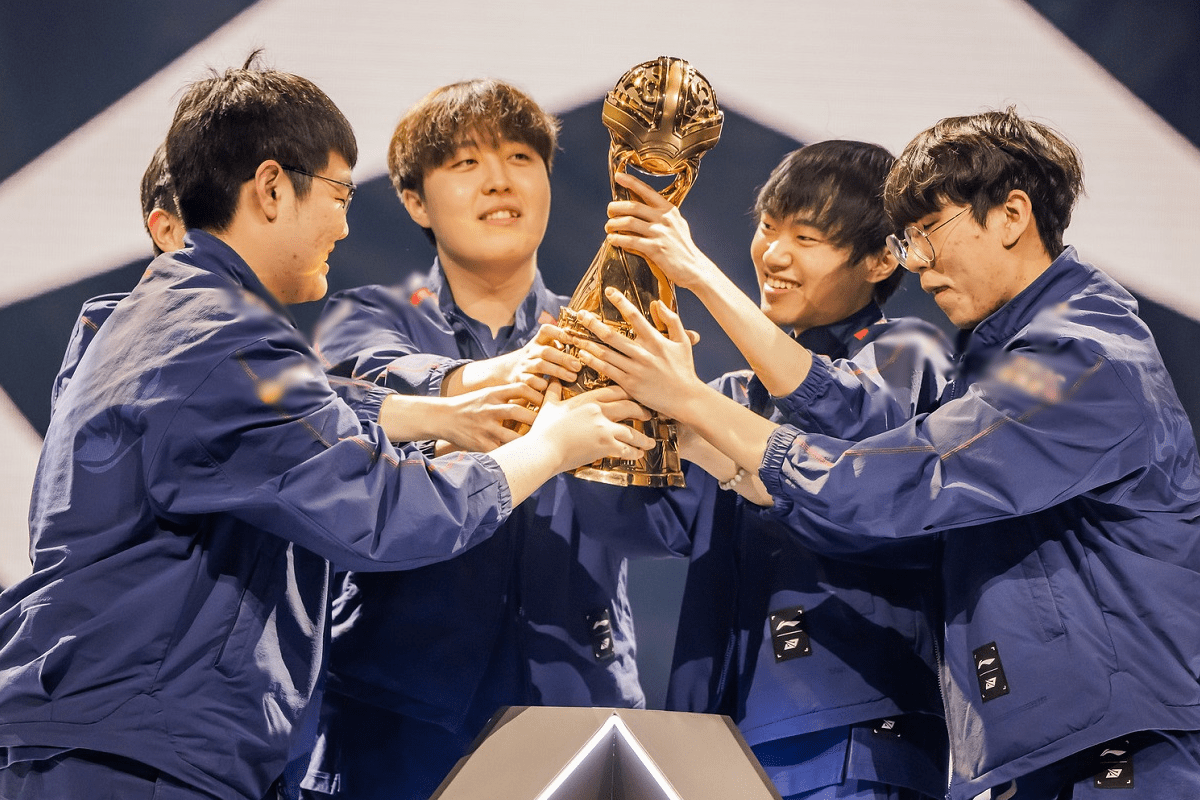 JDG also had a relatively successful season and won the title of “Best Esports Team”